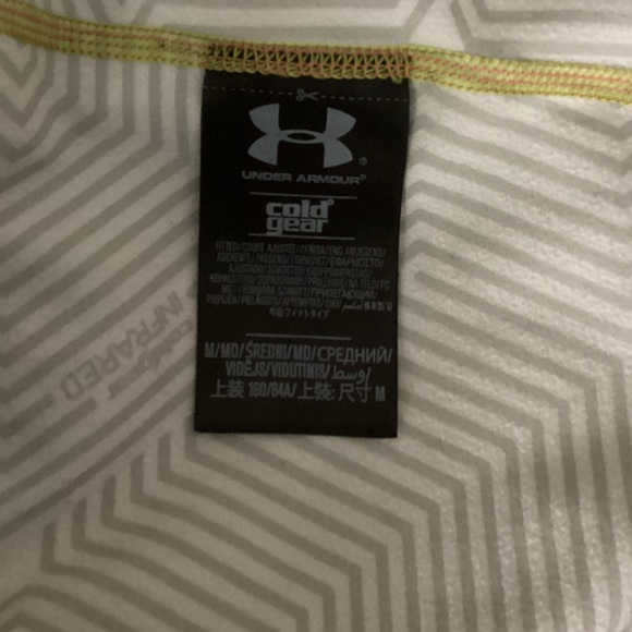 Under Armor ColdGear Realtree camouflage turtleneck women’s top. Size medium - Picture 4 of 7